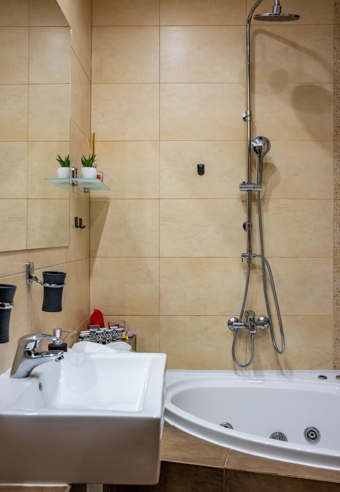 Baie modernă tip walk-in shower