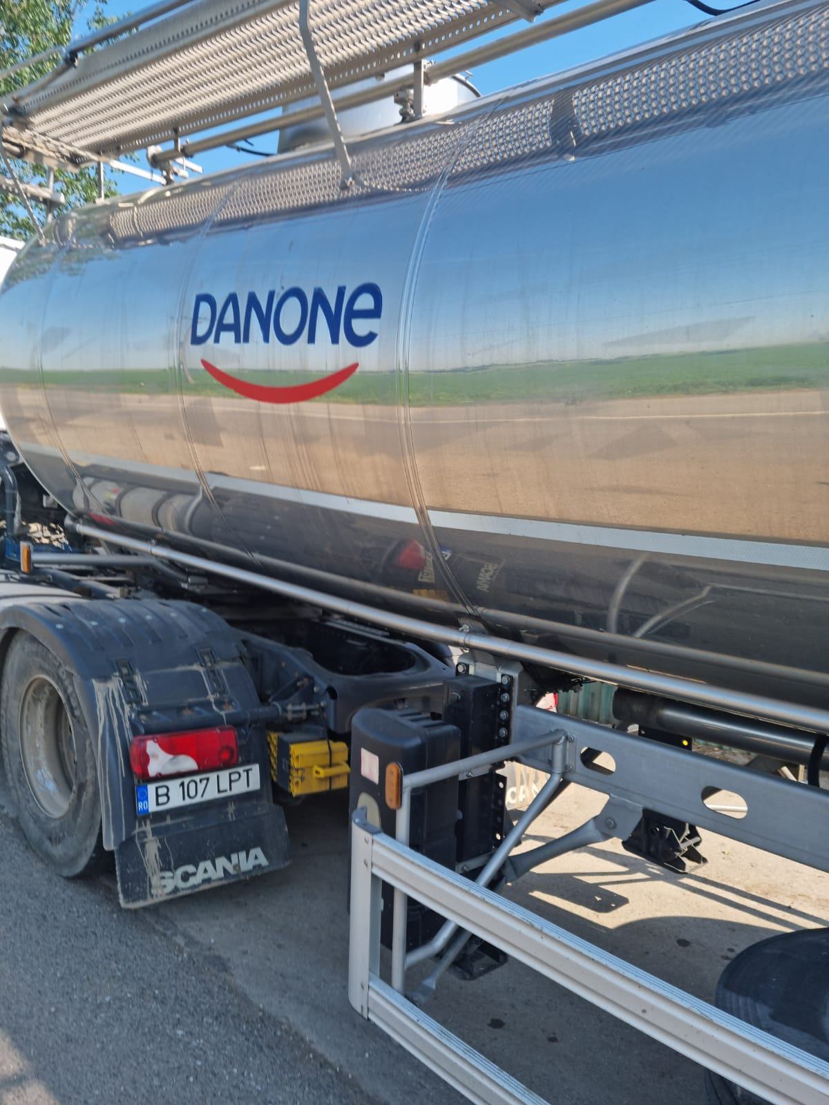 Tir cu lapte pentru firma Danone