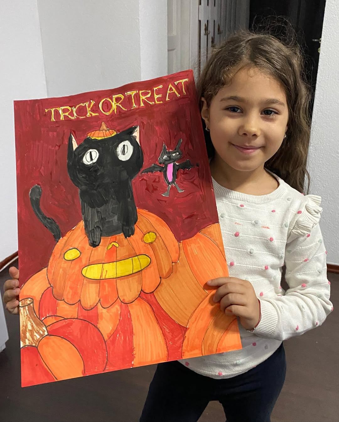 Portret ilustrativ al unei tinere studente la arhitectură