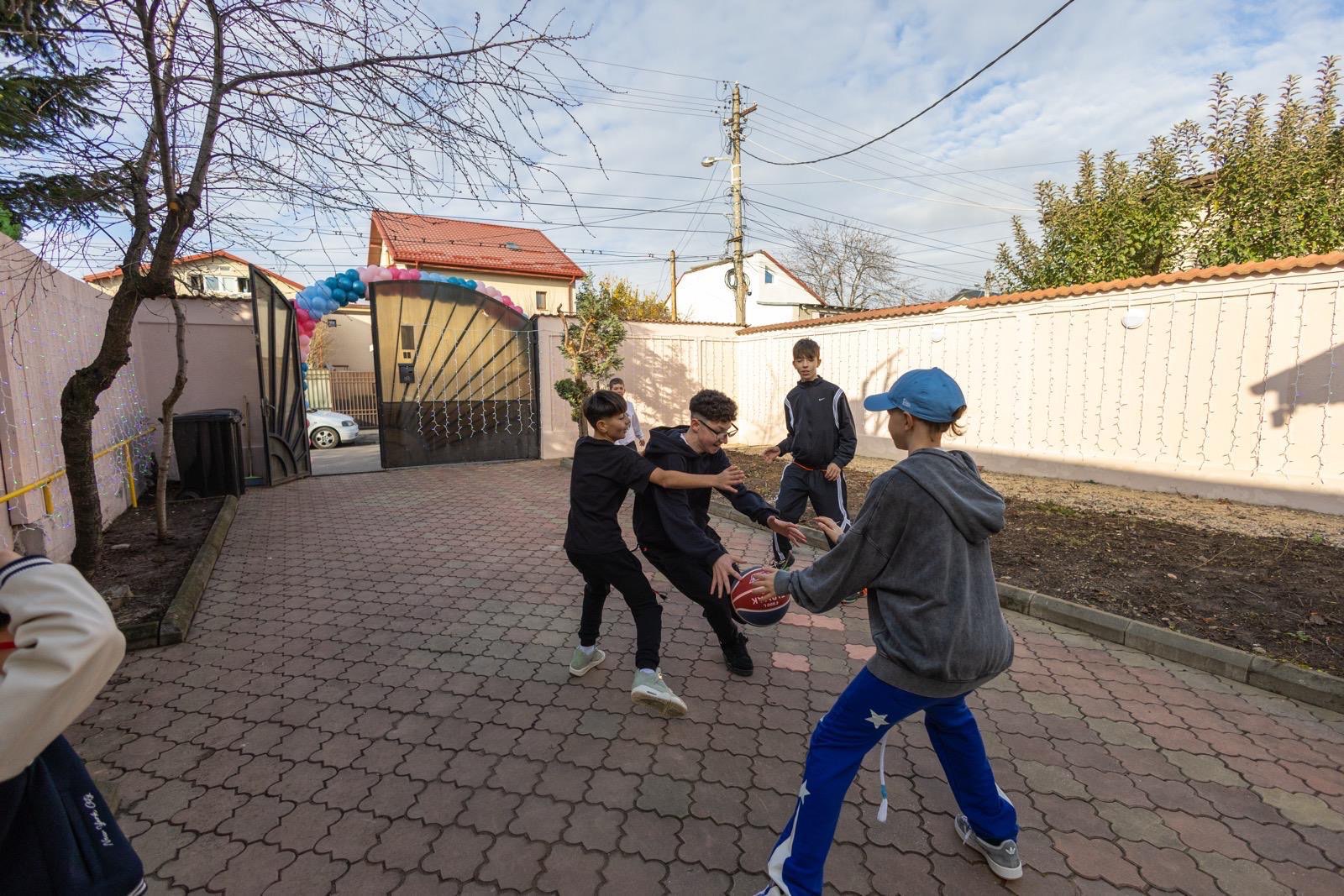 Mese pentru servirea mesei la after school