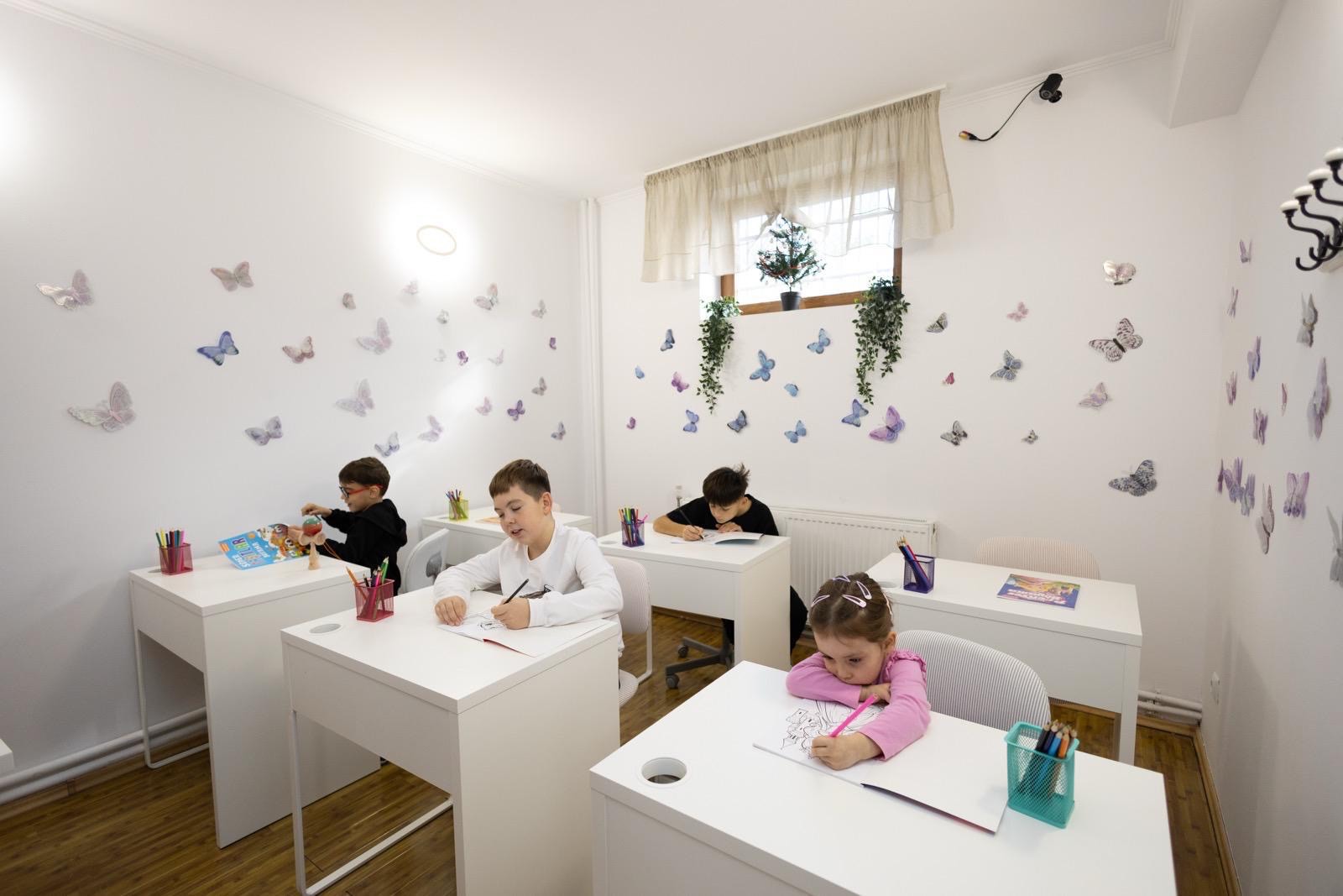 Sală principală colorată la After School IRAL Kids