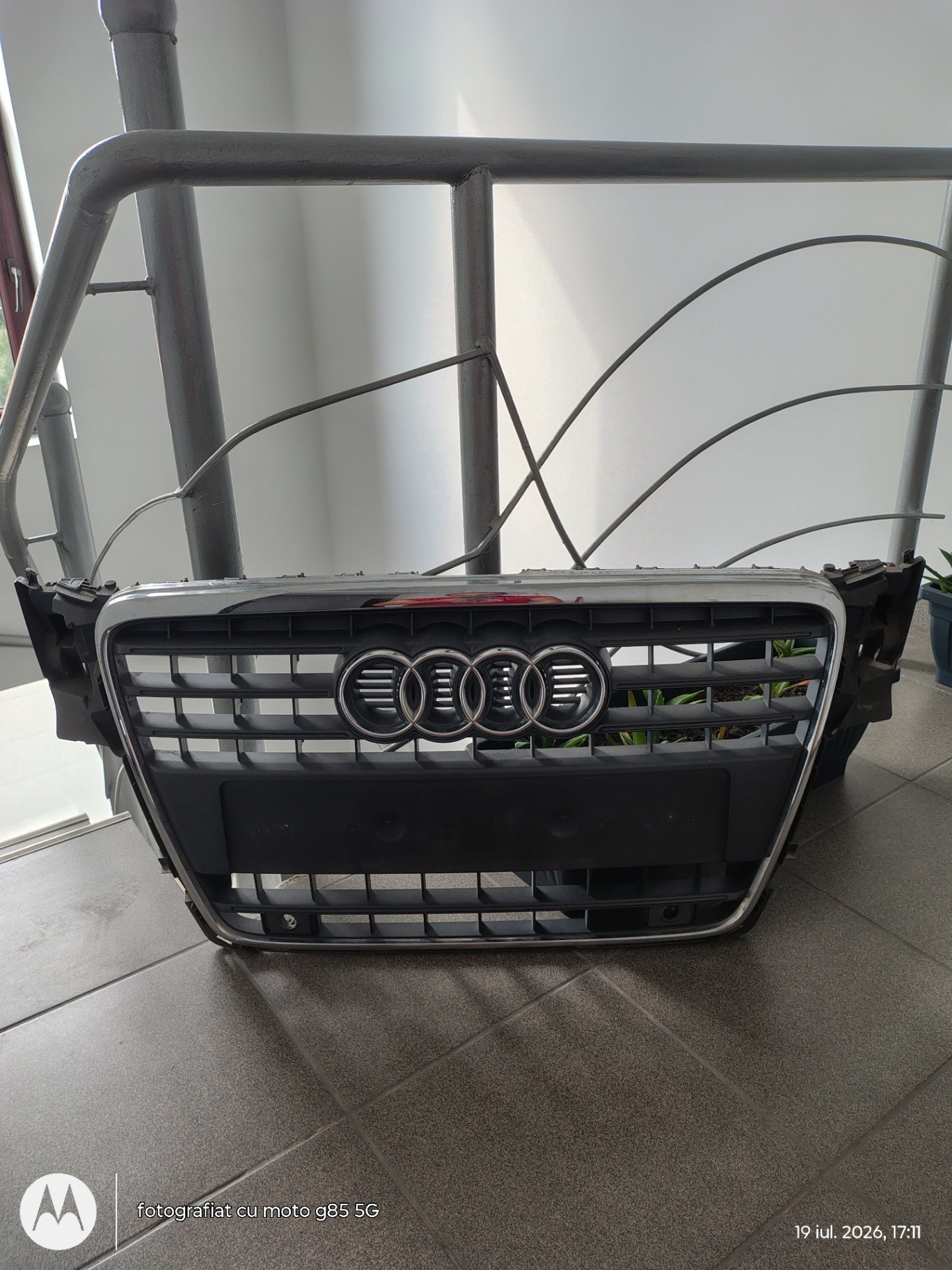 Grila radiator Audi A4B8 ( 2009-2016 ) cu orificii pentru senzori de parcare