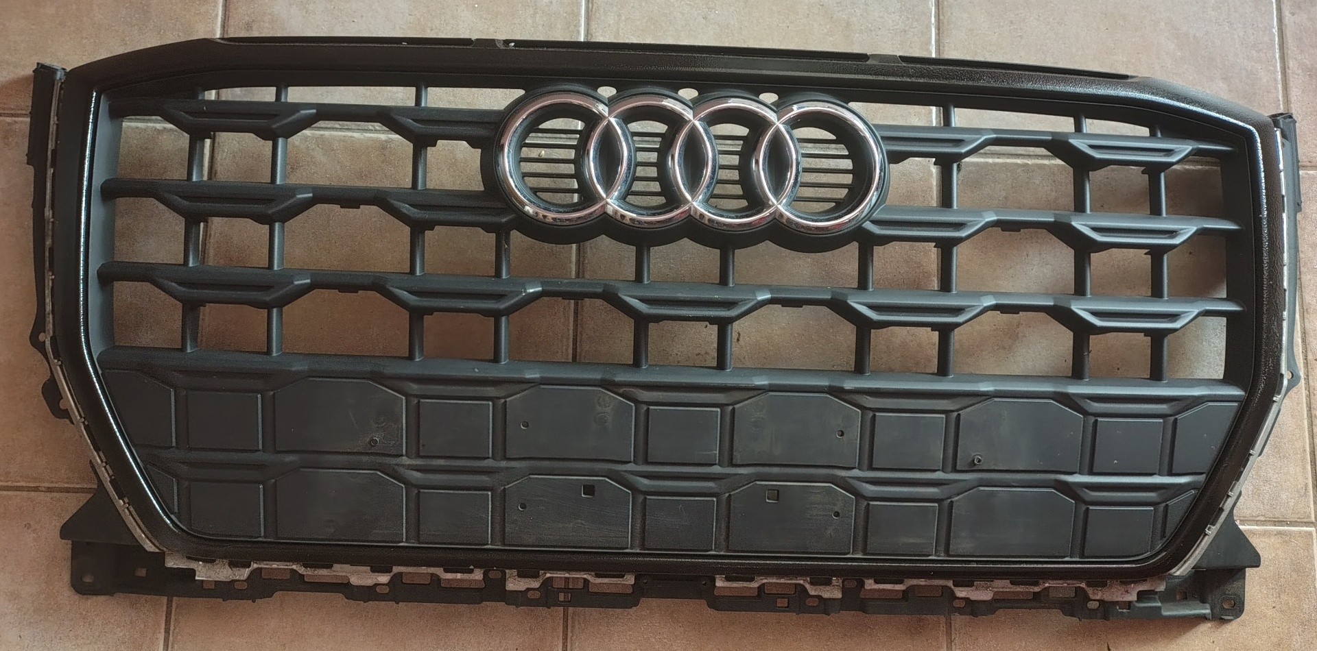Grila radiator Audi Q2 (2017-2021)