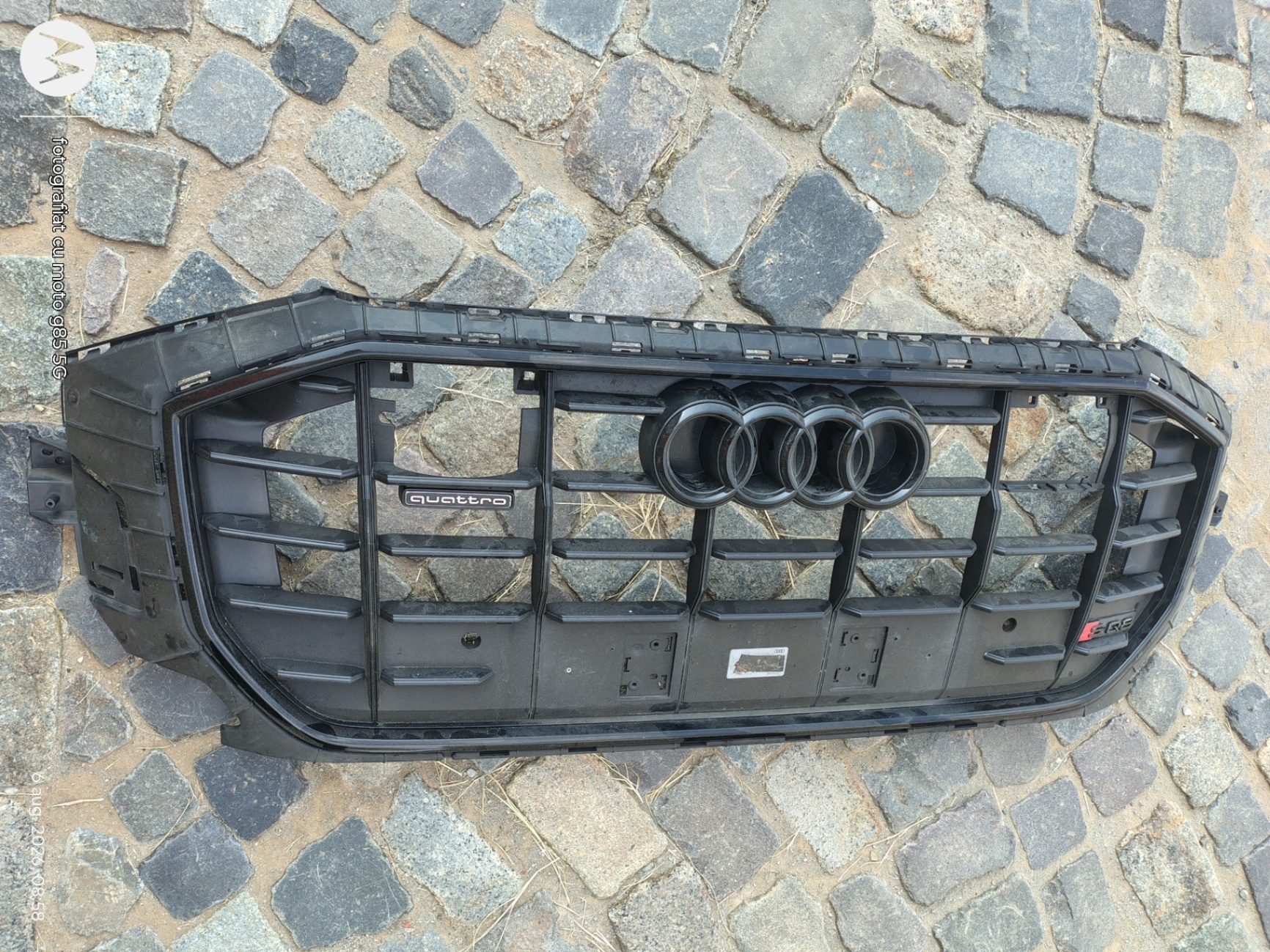 Grila radiator (plus accesorii) Audi Q8/SQ8/RSQ8  ( 2018-) cu orificii senzori