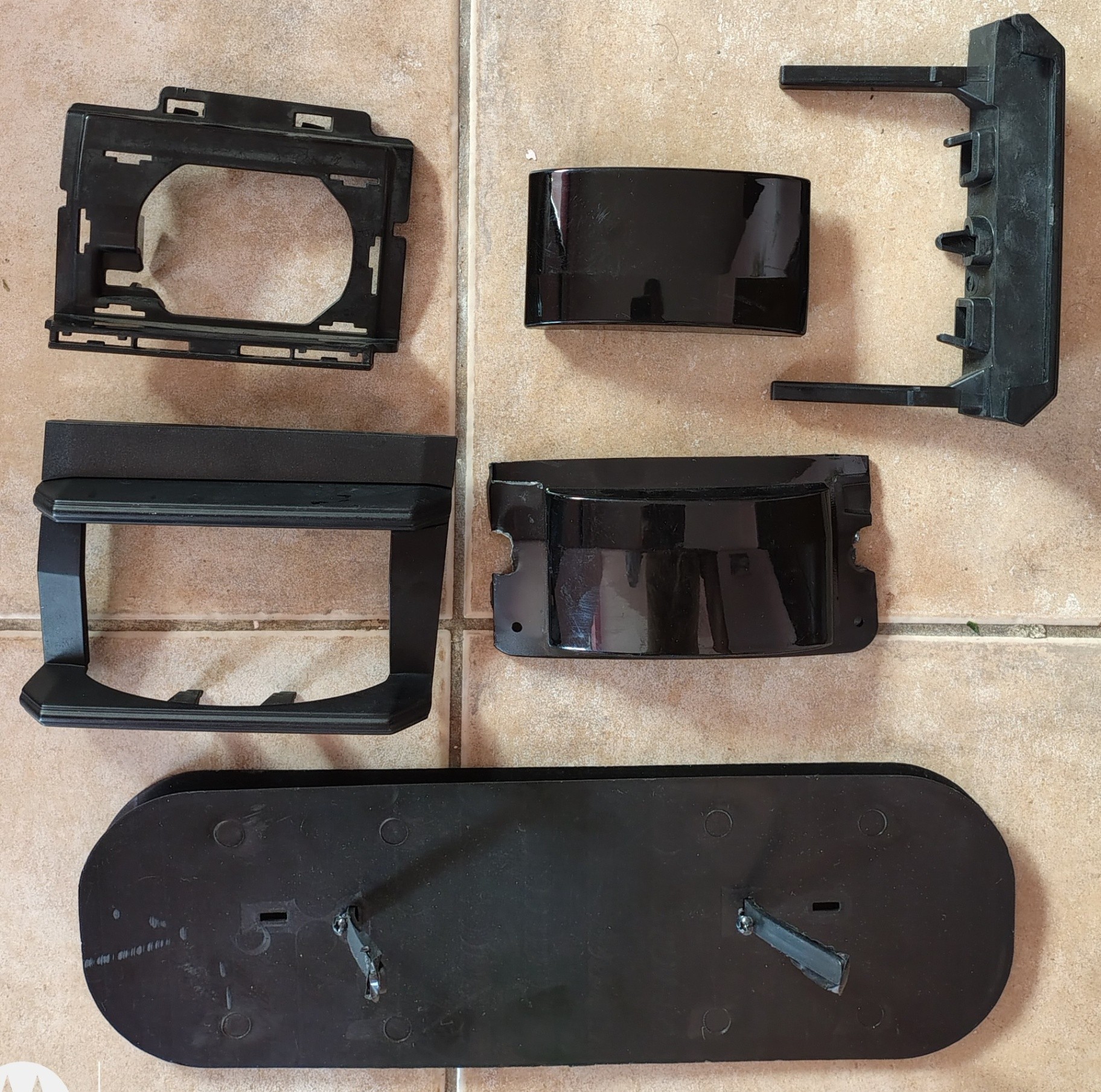 Grila radiator (plus accesorii) Audi Q8/SQ8/RSQ8  ( 2018-) cu orificii senzori