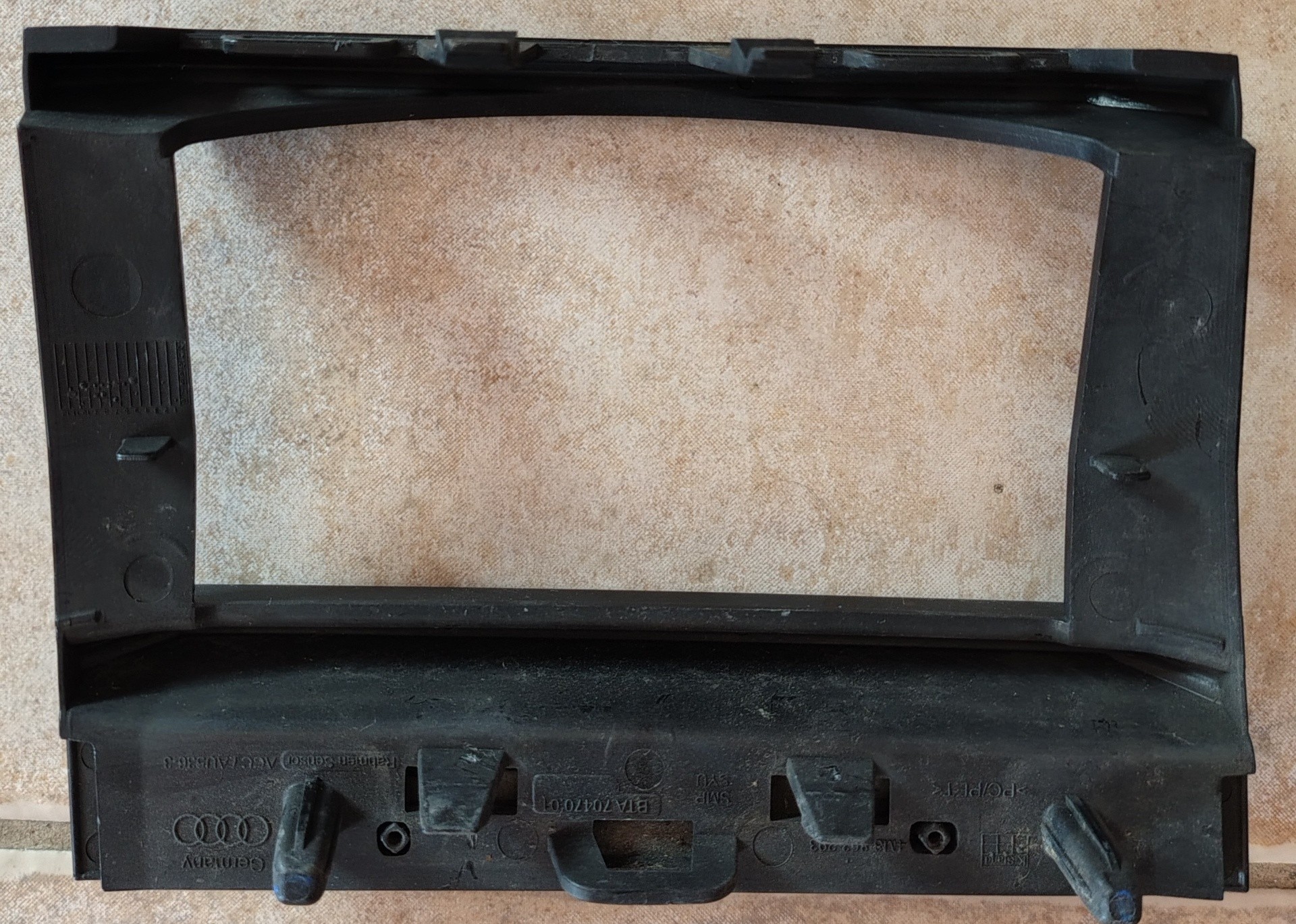 Grila radiator (plus accesorii) Audi Q8/SQ8/RSQ8  ( 2018-) cu orificii senzori